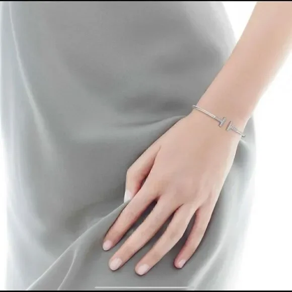 + Silver Tone T Bar Open Brscelet - Picture 2 of 4